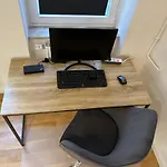 Bliss - Arbeitsplatz, Docking Station, Netflix