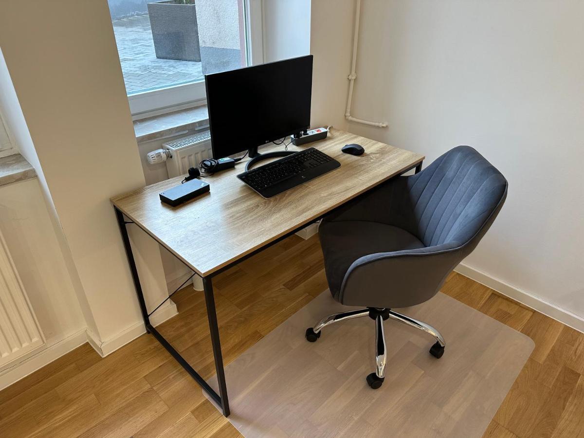 Bliss - Arbeitsplatz, Docking Station, Netflix