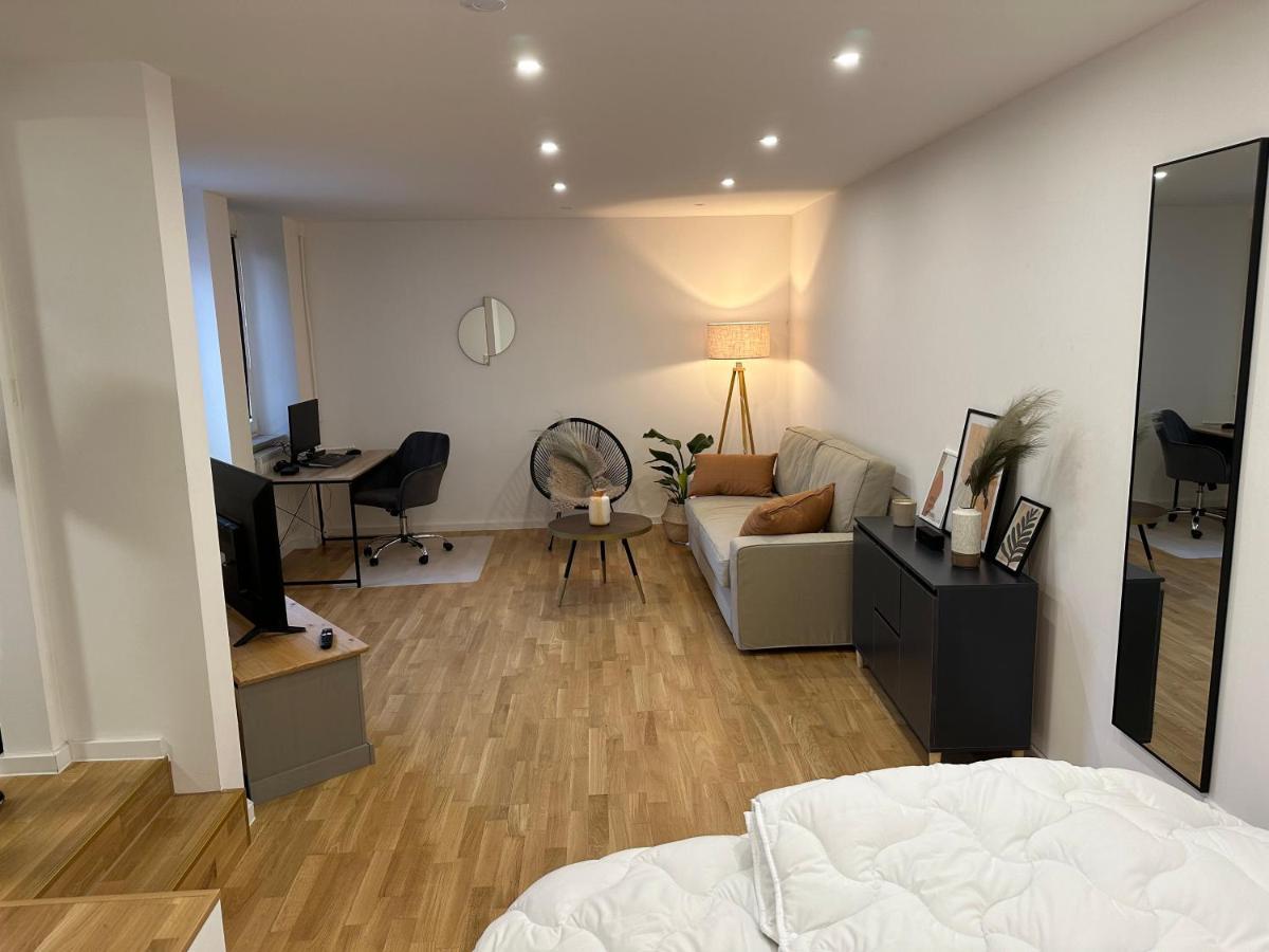 Bliss - Arbeitsplatz, Docking Station, Netflix Wiesbaden